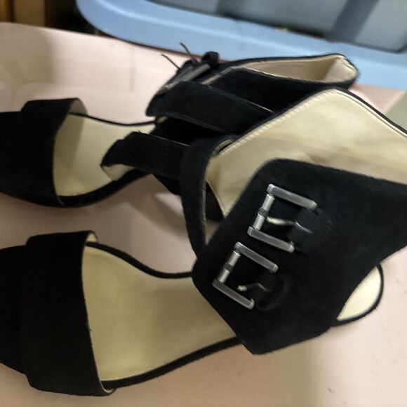 Nine West 8 Black Suede Sandals Cuffed Ankle Buckle Block Heels Galiceno EUC - Picture 3 of 6